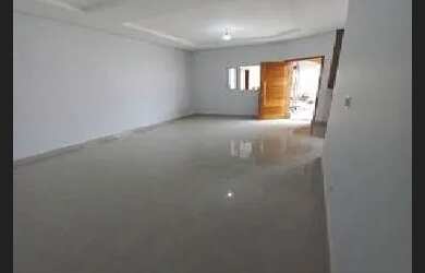 Imagem: A casa possui 3 Dormitórios, 2 Banheiros, 1 Vaga na garagem