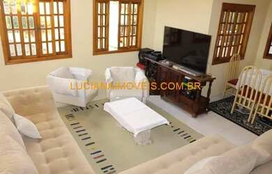 Imagem: A casa possui 4 Dormitórios, 4 Banheiros, 4 Vagas na garagem