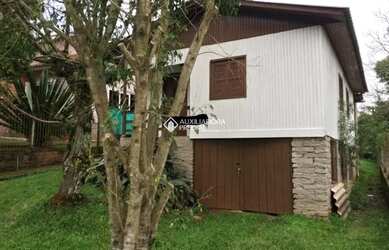 Imagem: A casa possui 3 Dormitórios, 1 Banheiro, 1 Vaga na garagem