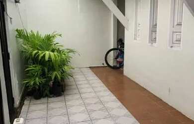 Imagem: A casa possui 4 Dormitórios, 4 Banheiros, 1 Vaga na garagem