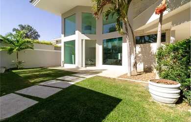 Imagem: A casa em condomínio possui 5 Dormitórios, 5 Banheiros, 5