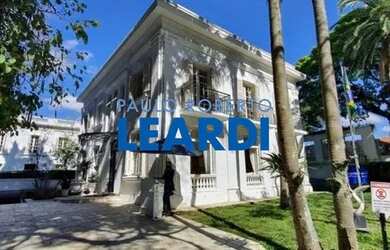 Imagem: A casa possui 5 Dormitórios, 5 Banheiros, 5 Vagas na garagem