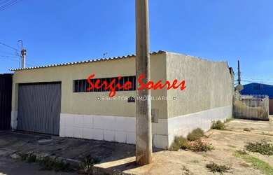 Imagem: A casa possui 3 Dormitórios, 2 Banheiros, 3 Vagas na garagem