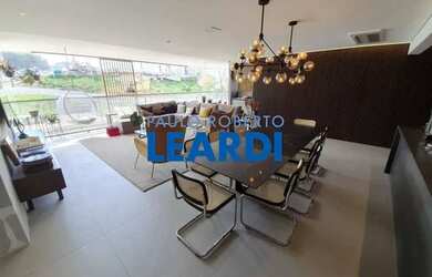 Imagem: O apartamento possui 4 Dormitórios, 4 Banheiros, 3 Vagas na