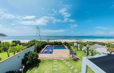 Imagem: A casa possui 5 Dormitórios, 5 Vagas na garagem e está localizado