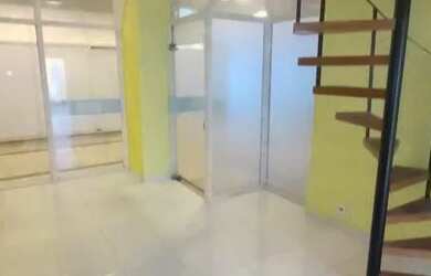 Imagem: O depósito possui 1 Vaga na garagem, 59m² de Área e está