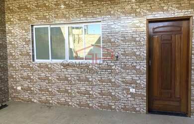 Imagem: A casa possui 1 Dormitório, 1 Banheiro, 1 Vaga na garagem