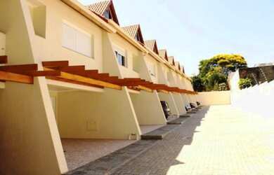 Imagem: A casa em condomínio possui 3 Dormitórios, 2 Banheiros, 2