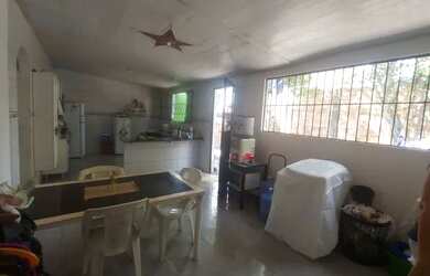 Imagem: A casa possui 4 Dormitórios, 2 Banheiros, 2 Vagas na garagem