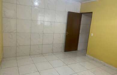 Imagem: A casa possui 2 Dormitórios, 2 Banheiros, 1 Vaga na garagem