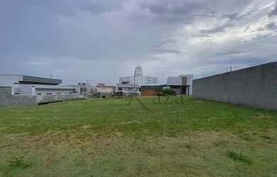 Imagem: O terreno possui 250m² de Área e está localizado em Loteamento