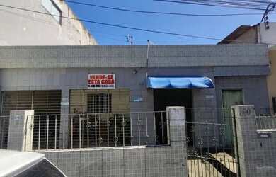 Imagem: A casa possui 2 Dormitórios, 1 Banheiro, 1 Vaga na garagem