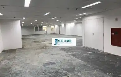 Imagem: O depósito possui 4 Vagas na garagem e 412m² de Área e está