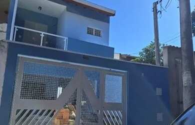 Imagem: A casa possui 4 Dormitórios, 3 Banheiros, 2 Vagas na garagem