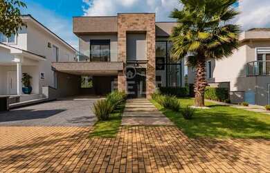 Imagem: A casa em condomínio possui 3 Dormitórios, 4 Banheiros, 4