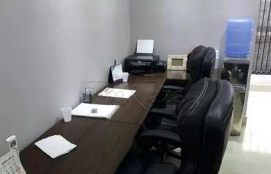 Imagem: O depósito possui 2 Vagas na garagem e 190m² de Área e está