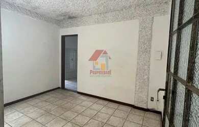 Imagem: A casa possui 2 Dormitórios, 1 Banheiro, 2 Vagas na garagem