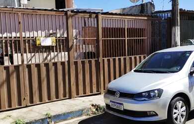 Imagem: A casa possui 5 Dormitórios, 4 Banheiros, 1 Vaga na garagem