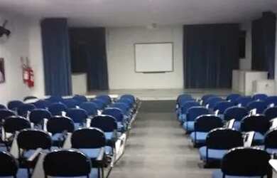 Imagem: O depósito possui 2 Vagas na garagem, 665m² de Área e está