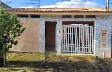 Imagem: A casa possui 2 Dormitórios, 3 Banheiros, 3 Vagas na garagem