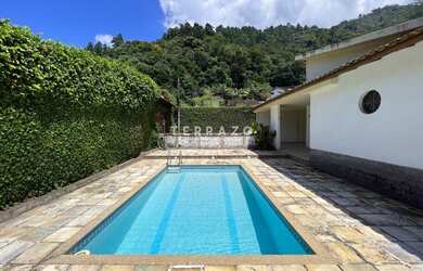 Imagem: A casa à venda possui 3 Dormitórios, 4 Banheiros e 250m²