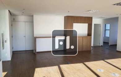 Imagem: O depósito para alugar possui 4 Vagas na garagem e 193m² de