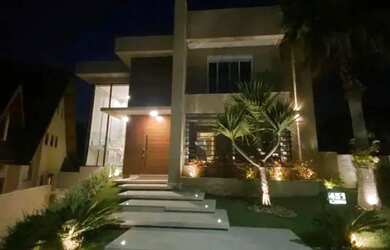 Imagem: A casa em condomínio possui 5 Dormitórios, 5 Banheiros, 5