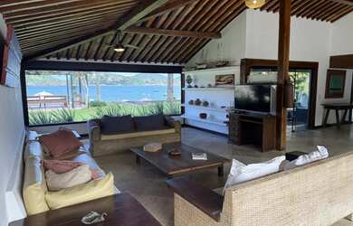 Imagem 11: Maravilhosa Residência pé na areia a venda na Ferradura