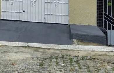 Imagem: A casa possui 3 Dormitórios, 2 Banheiros, 1 Vaga na garagem