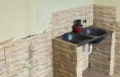 Imagem: A casa possui 3 Dormitórios, 2 Banheiros, 2 Vagas na garagem