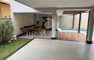 Imagem 9: Sobrado reformado com 4 suítes rico em armários, área de lazer no portal...