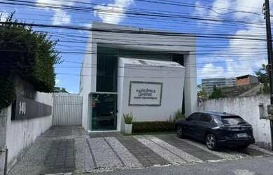 Imagem: A casa possui 5 Dormitórios, 5 Banheiros, 5 Vagas na garagem