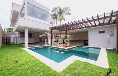 Imagem: A casa em condomínio possui 4 Dormitórios, 5 Banheiros, 4