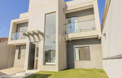 Imagem: A casa possui 4 Dormitórios, 5 Banheiros, 3 Vagas na garagem