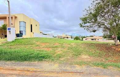 Imagem: O terreno possui 450m² de Área e está localizado em Ninho