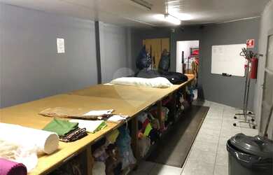 Imagem: O depósito possui 1 Vaga na garagem, 300m² de Área e está