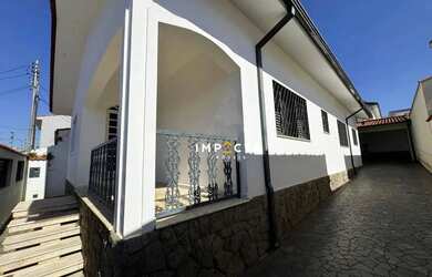 Imagem: A casa possui 5 Dormitórios, 2 Banheiros, 5 Vagas na garagem