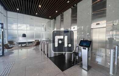 Imagem: O depósito possui 5 Vagas na garagem, 535-0m² de Área e está