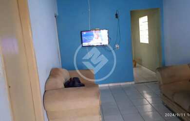 Imagem: A casa possui 3 Dormitórios, 1 Banheiro, 5 Vagas na garagem