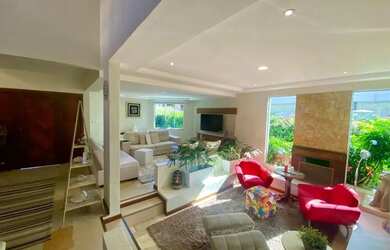 Imagem: A casa possui 3 Dormitórios, 5 Banheiros, 2 Vagas na garagem