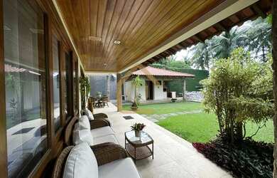 Imagem 2: Casa disponível para venda com ótima localização na Barra da Tijuca