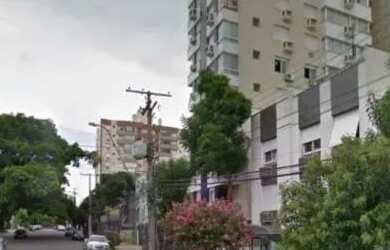 Imagem: A casa possui 4 Dormitórios, 2 Banheiros, 4 Vagas na garagem