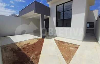 Imagem: A casa possui 3 Dormitórios, 3 Banheiros, 3 Vagas na garagem