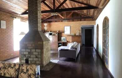 Imagem: A casa em condomínio possui 4 Dormitórios, 5 Banheiros, 4