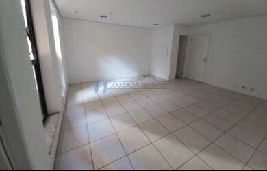 Imagem: O depósito possui 1 Vaga na garagem e 33m² de Área e está