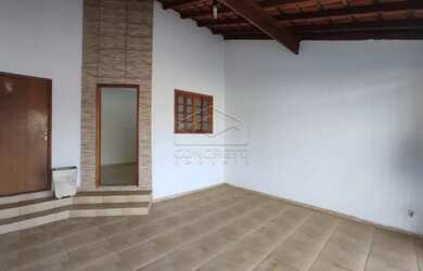 Imagem: A casa possui 3 Dormitórios, 2 Banheiros, 2 Vagas na garagem