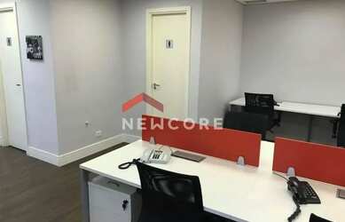 Imagem: O depósito possui 3 Vagas na garagem, 126m² de Área e está