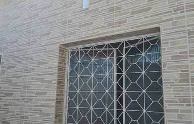 Imagem: A casa possui 2 Dormitórios, 2 Banheiros e 1 Vaga na garagem