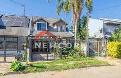 Imagem: A casa possui 2 Dormitórios, 3 Banheiros, 2 Vagas na garagem