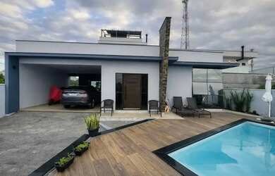 Imagem: A casa possui 2 Dormitórios, 2 Banheiros, 1 Vaga na garagem